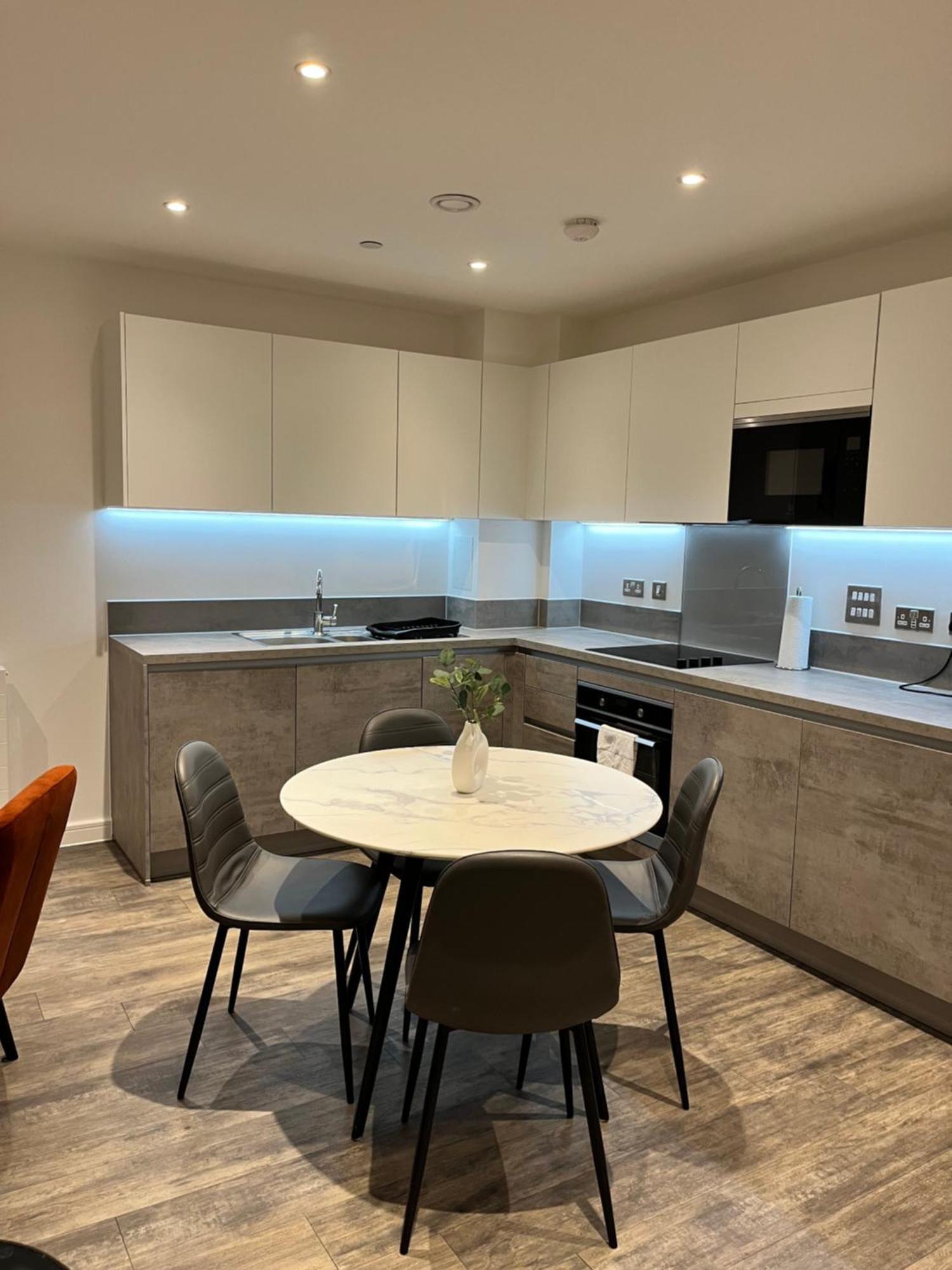 One Bedroom Apartment Баркінг Екстер'єр фото