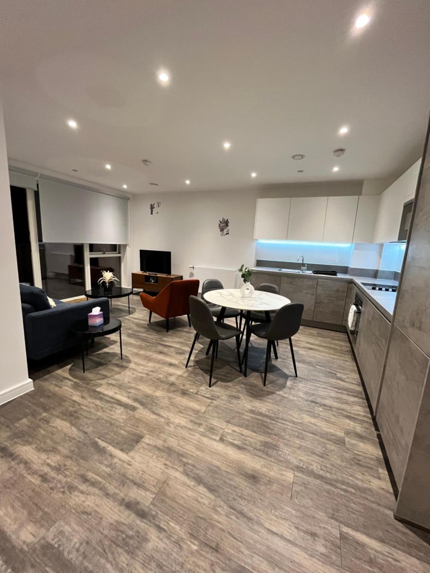 One Bedroom Apartment Баркінг Екстер'єр фото