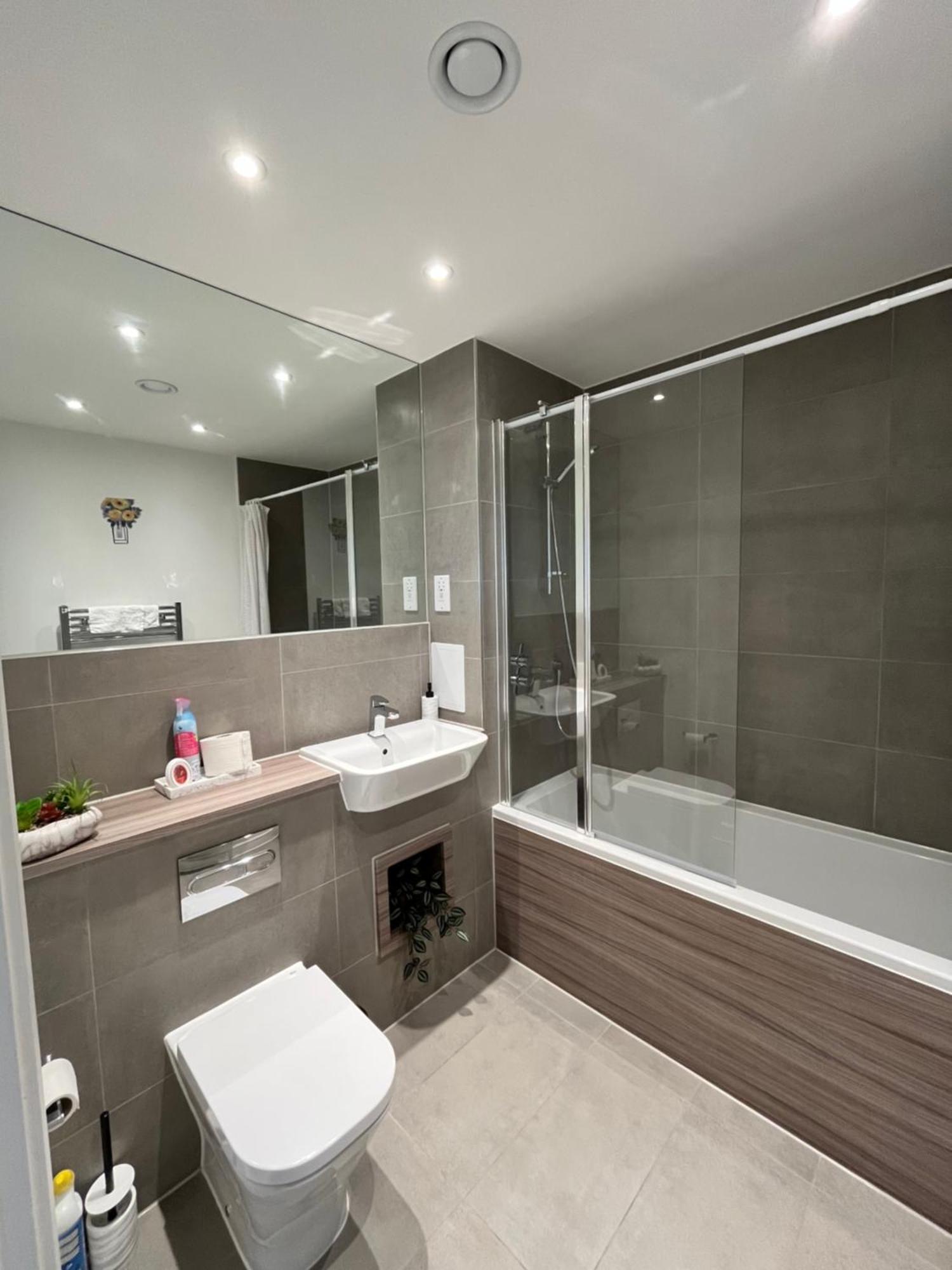 One Bedroom Apartment Баркінг Екстер'єр фото